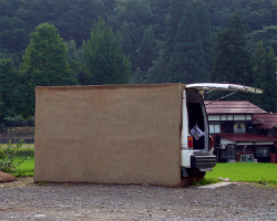 「ツマリカモ」2006年（越後妻有アートトリエンナーレ、新潟）