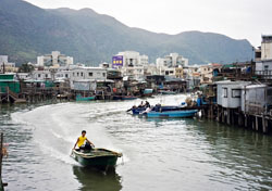 「香港の水上住居群の保全とサスティナブル・デザイン」（ビオシティ）（共）2000年